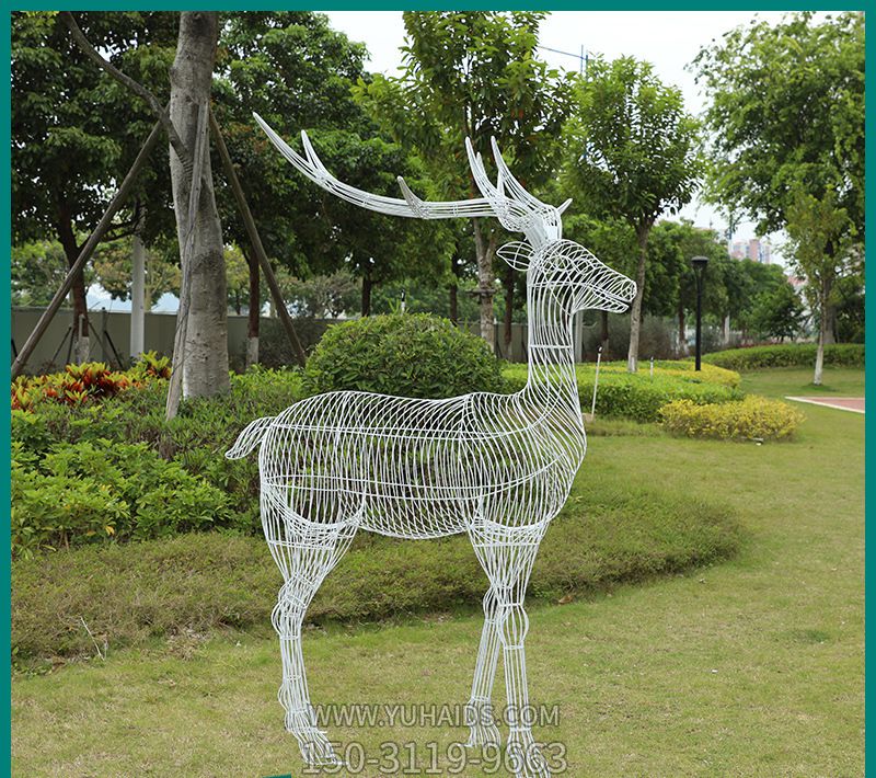 不銹鋼鏤空創(chuàng )意戶(hù)外公園鐵藝鹿雕塑