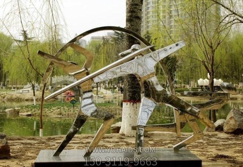 公園湖邊擺放不銹鋼抽象標槍運動(dòng)員雕塑