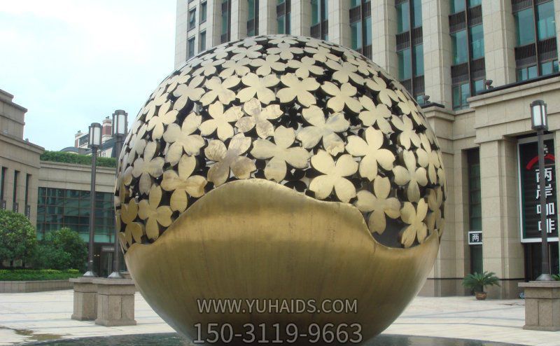 酒店倡議噴金烤漆創(chuàng )意花花球體雕塑