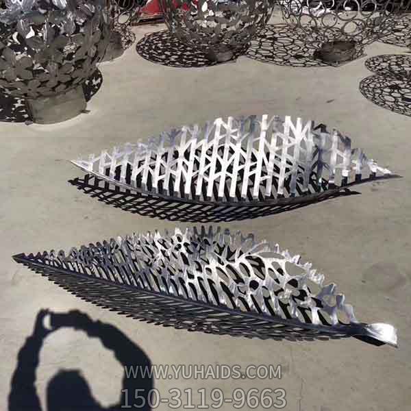 不銹鋼公園創(chuàng  )意不銹鋼鏤空樹(shù)葉擺件雕塑