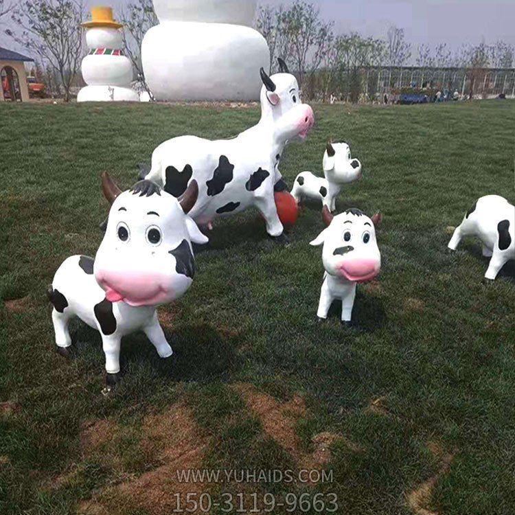 玻璃鋼卡通戶(hù)外園林景觀(guān)小奶牛雕塑