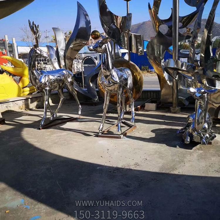 不銹鋼鏡面戶(hù)外景區園林街道梅花鹿雕塑