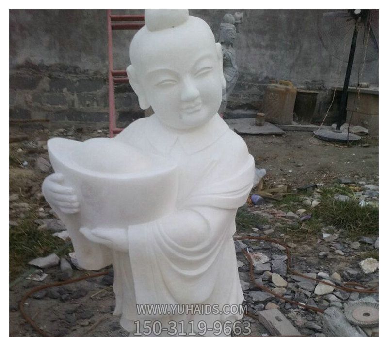 抱著(zhù)元寶的小孩公園景觀(guān)石雕兒童雕塑
