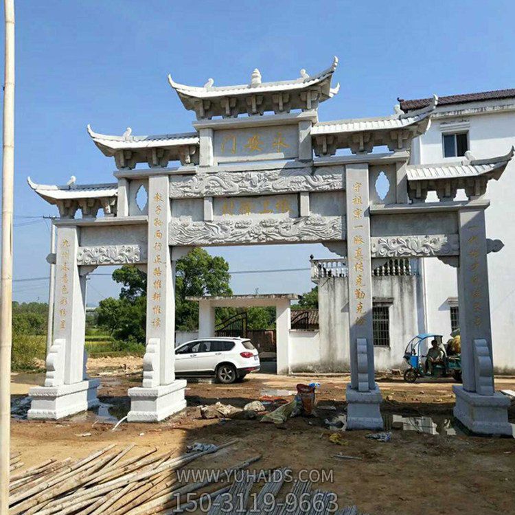 農村村口大型中式三門(mén)四柱牌坊雕塑