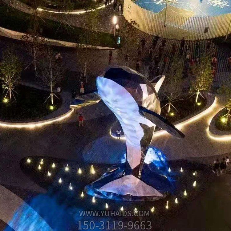 公園擺放大型玻璃鋼幾何鯨魚(yú)園林景觀(guān)雕塑