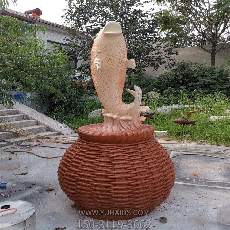 玻璃鋼鯉魚(yú)景觀(guān)雕塑
