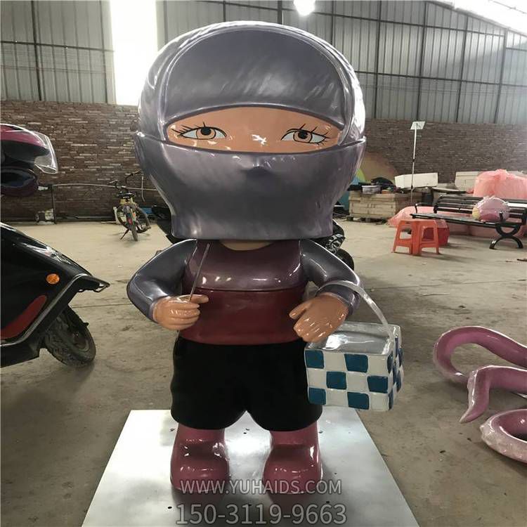 戶(hù)外園林創(chuàng  )意玻璃鋼蒙面的卡通人物雕塑
