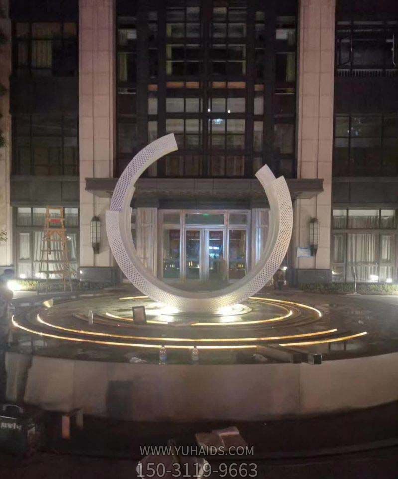 城市街道創(chuàng  )意不銹鋼圓環(huán)雕塑
