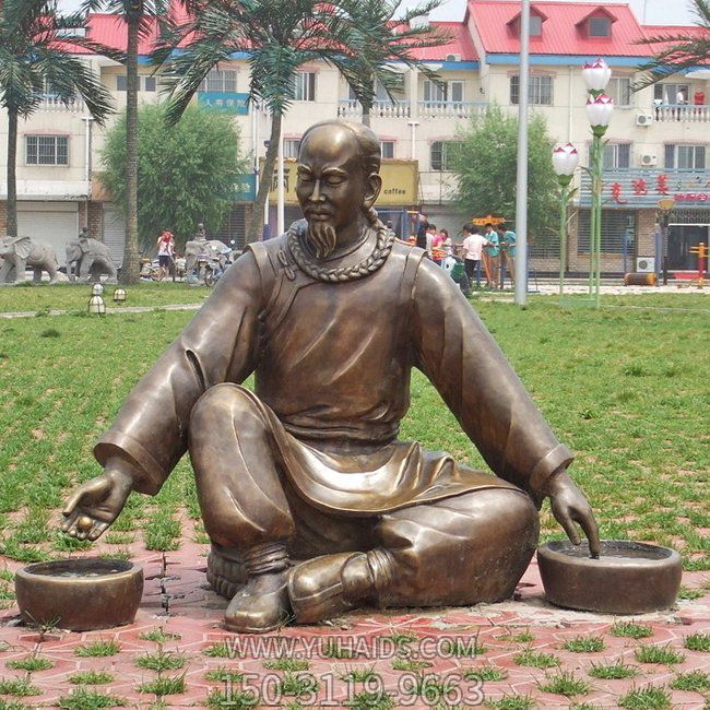 公園草坪創(chuàng  )意玻璃鋼仿銅人物景觀(guān)雕塑