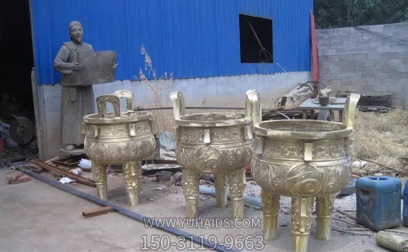 不銹鋼噴金烤漆創(chuàng  )意鼎雕塑