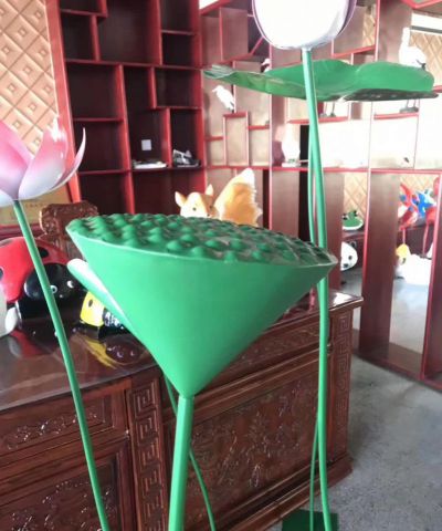 公園景區創(chuàng  )意不銹鋼彩繪荷花雕塑