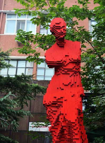 不銹鋼抽象街邊景觀(guān)紅色維納斯雕塑
