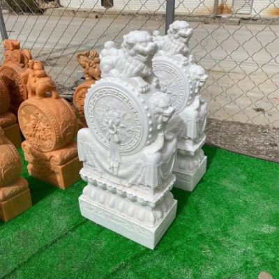 大理石獅子抱鼓石門(mén)墩，漢白玉、晚霞紅等石材雕刻