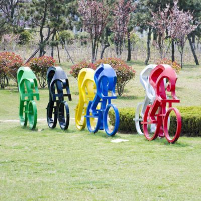 公園草地不銹鋼噴漆自行車(chē)運動(dòng)人物雕塑