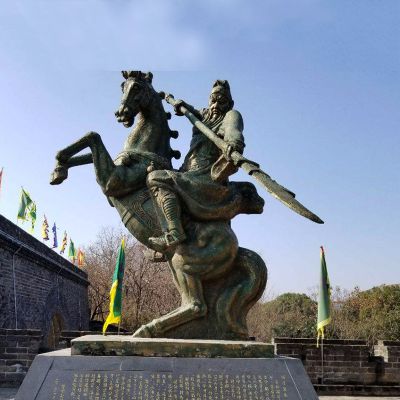 戶(hù)外景區大型不銹鋼仿銅騎馬奔騰的關(guān)公雕塑