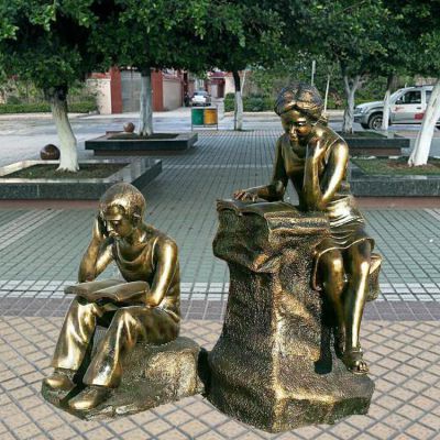 讀書(shū)，玻璃鋼仿銅男女學(xué)生看書(shū)場(chǎng)景