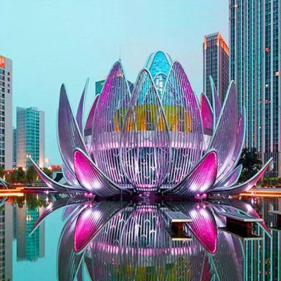 戶(hù)外廣場(chǎng)大型不銹鋼鏤空彩繪創(chuàng  )意蓮花雕塑