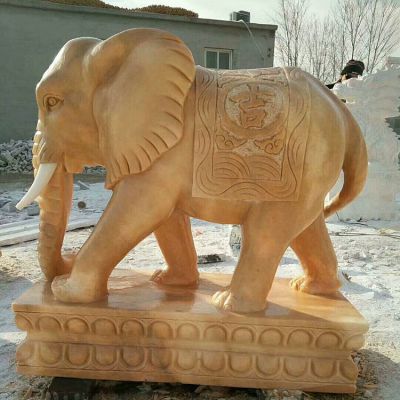廣場(chǎng)景區黃蠟石石雕大象雕塑