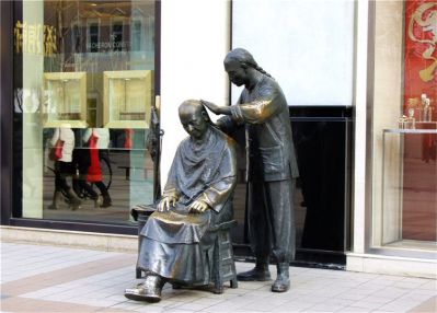 理發(fā)人物雕塑，步行街鑄銅園林景觀(guān)人物雕塑情景小品