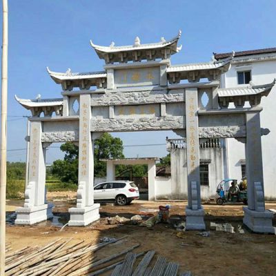 農村村口大型中式三門(mén)四柱牌坊雕塑