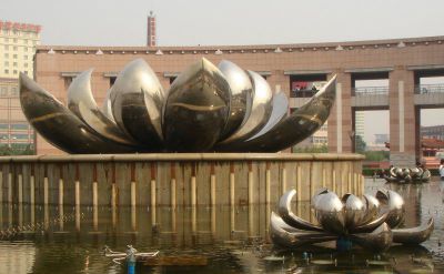 公園創(chuàng  )意抽象不銹鋼荷花雕塑