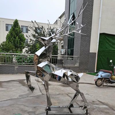 不銹鋼鏡面幾何創(chuàng  )意奔跑的鹿雕塑