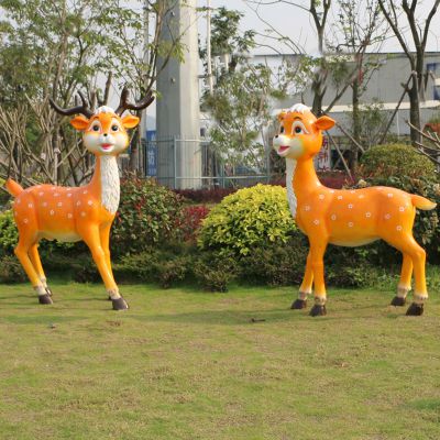 戶(hù)外園林景區玻璃鋼彩繪兩只梅花鹿雕塑