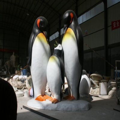 大型玻璃鋼仿真企鵝，一家三口企鵝雕塑
