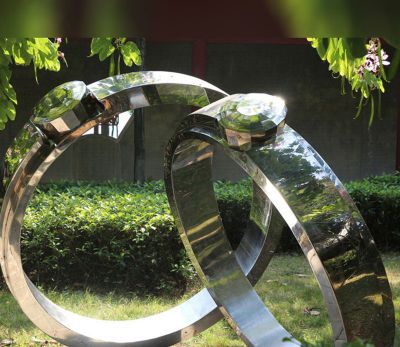 園林景觀(guān)美陳情侶不銹鋼戒指雕塑