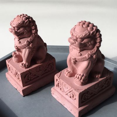 晚霞紅石雕創(chuàng  )意庭院戶(hù)外仿真獅子雕塑