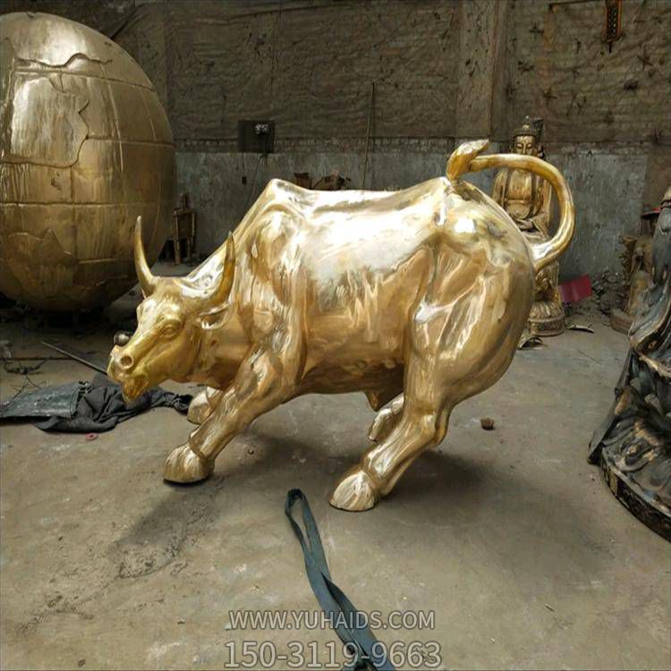 廣場(chǎng)大型黃銅噴金烤漆創(chuàng  )意華爾街牛雕塑