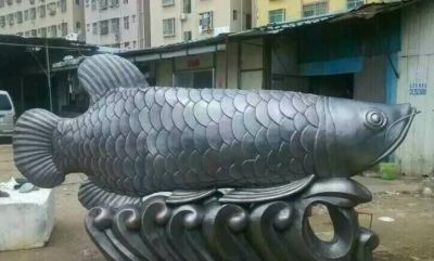 景區一只大號不銹鋼魚(yú)雕塑